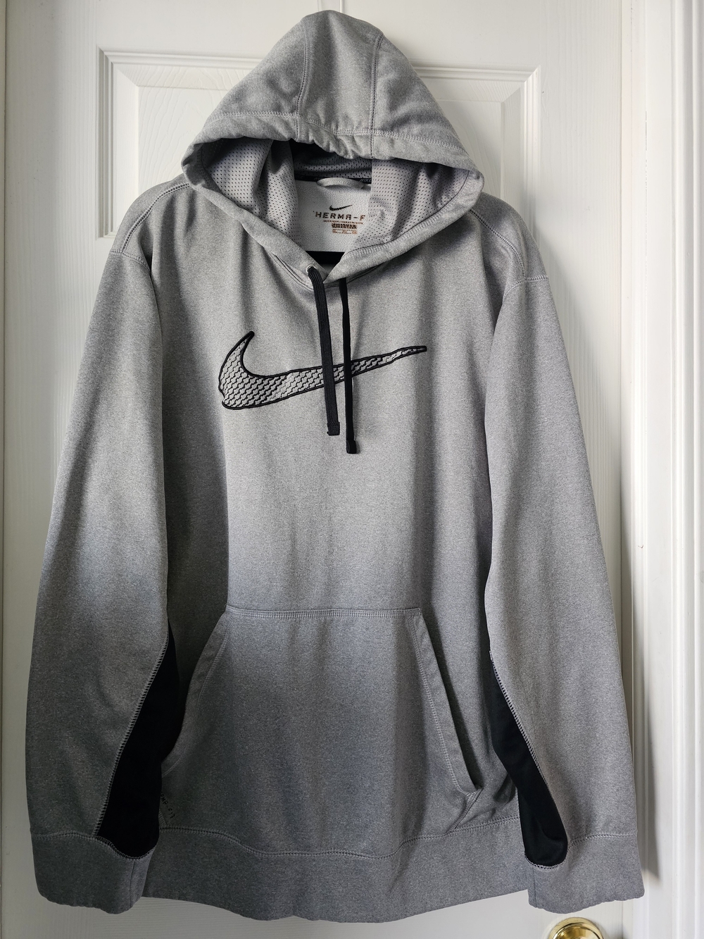 Nike Gray Men’s Pullover Hoodie with Black Swoosh Drawstring Sweatshirt SIZE XL